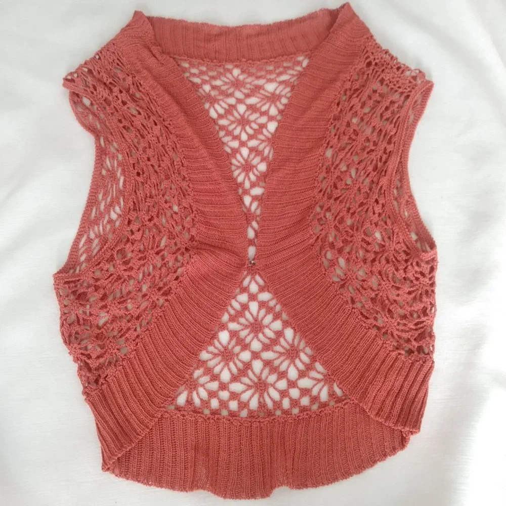 Women’s coral crochet sleeveless open front shrug cardigan vest S